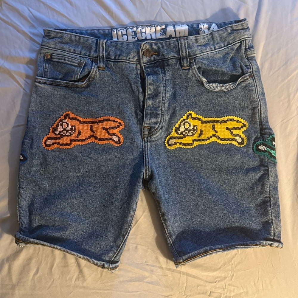 ICECREAM MULTI COLOR RUNNING DOG SHORTS EUC
